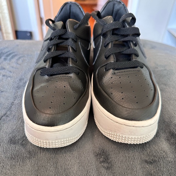 Nike Air Force 1 Sage Low in Black and White - Picture 10 of 11